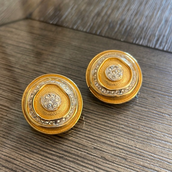 Vintage Gold-tone Round Button Clip Earrings with Rhinestones Modern Design - Picture 11 of 11
